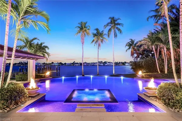 $21,000,000 | 970 Aqua Circle, Naples, FL 34102