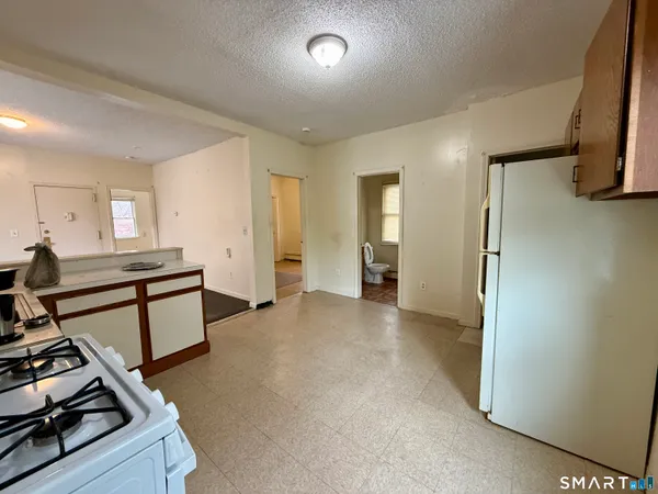 $1,300 | 132 Locust Street, Unit 16, Waterbury, CT 06704