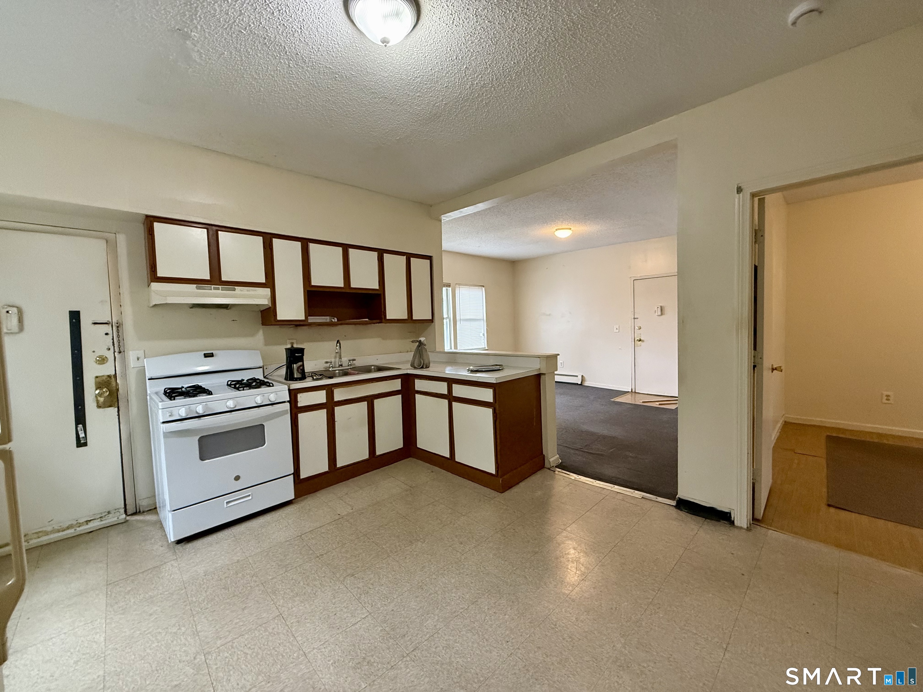 132 Locust Street, Unit 16 Waterbury, CT 06704 - Photo 2 of 7
