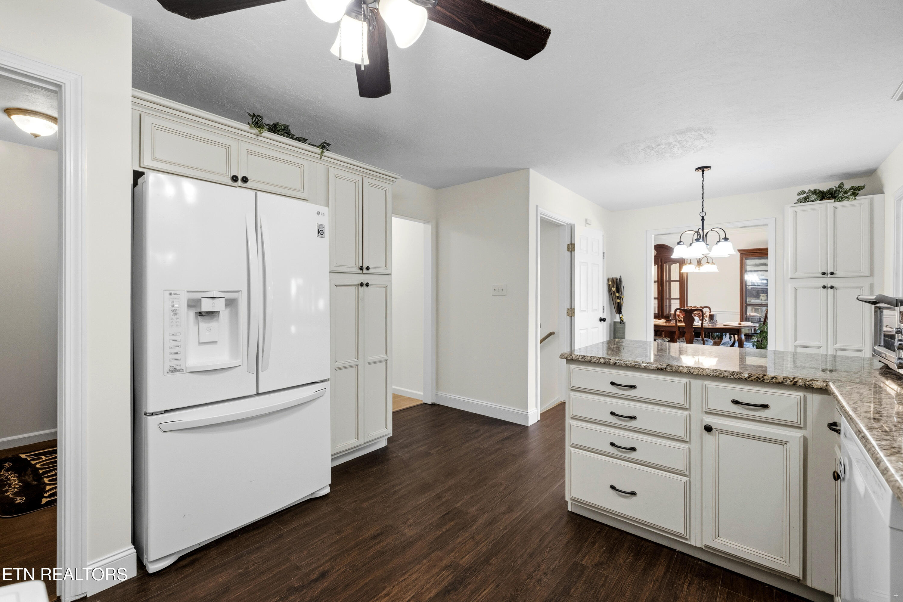6835 Rambling Brooks Lane Knoxville, TN 37918 - Photo 14 of 35 Kitchen