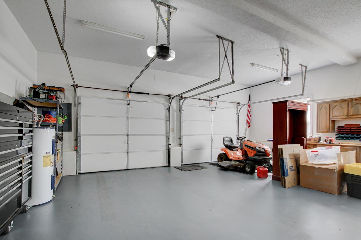 730 Dixie Bee Road Clarksville, TN 37043 - Photo 27 of 30 a view of a garage