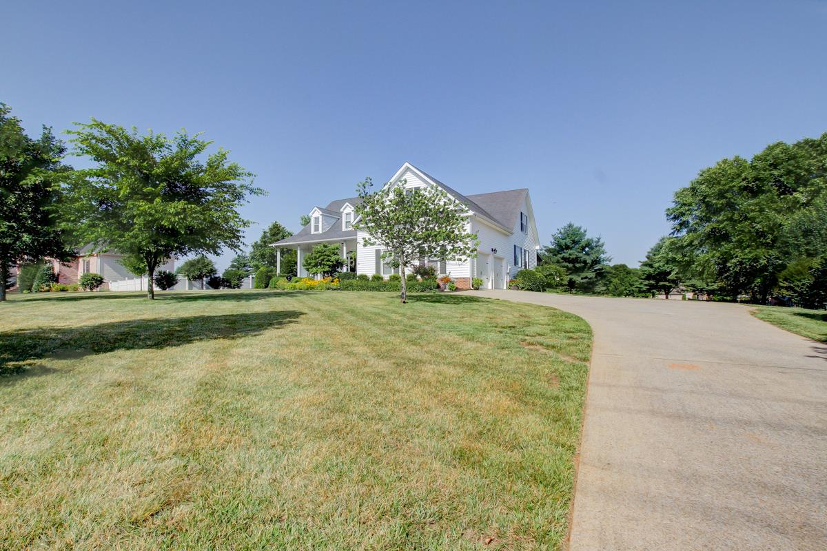 730 Dixie Bee Road Clarksville, TN 37043 - Photo 3 of 30 a view of building with yard