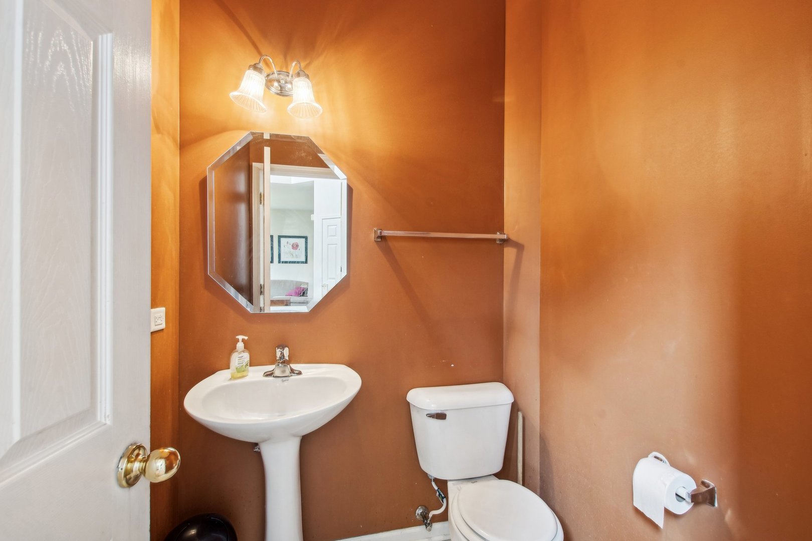 2673 Rourke Drive Aurora, IL 60503 - Photo 14 of 37 a bathroom with a toilet sink and mirror