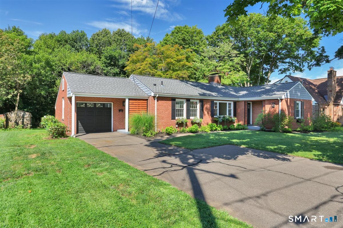 147 Ridge Road Middletown, CT 06457 - Photo 1 of 37 Gallery Image 1