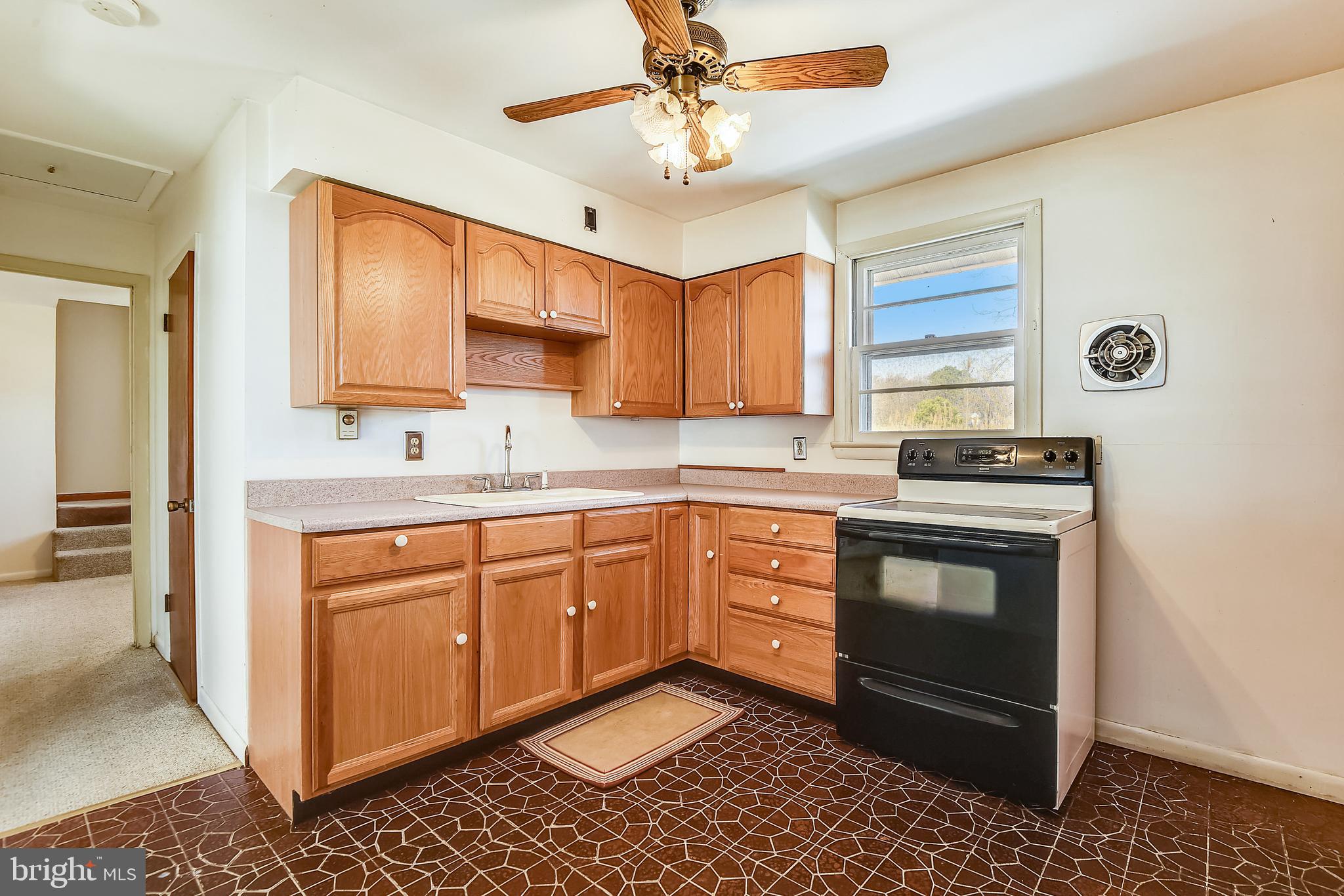 1314 Tar Cove Road Pasadena, MD 21122 - Photo 30 of 43 Kitchen in the guest house