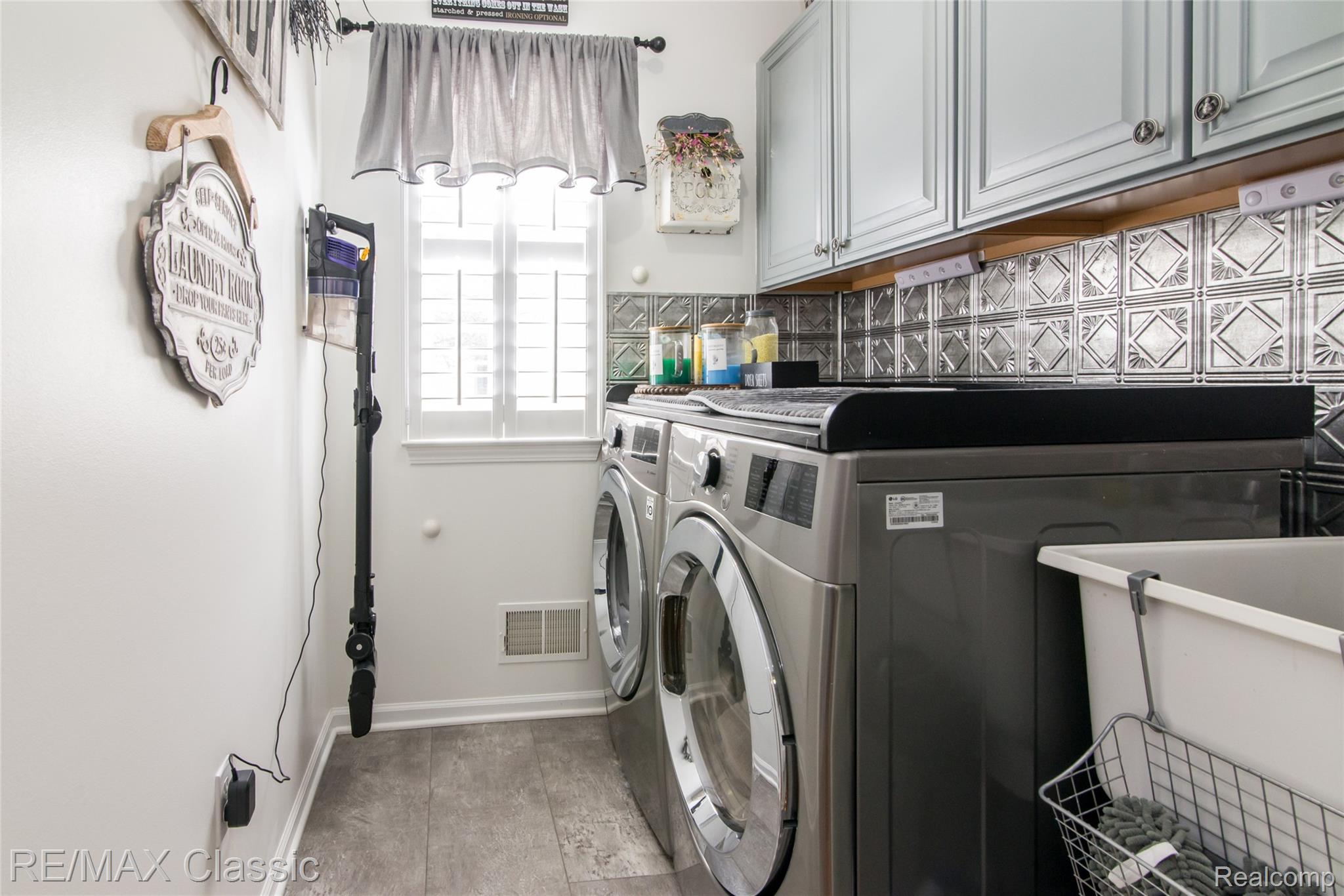 4655 Summer Ridge Drive, Unit 17 Howell, MI 48843 - Photo 23 of 34 First floor laundry room, washer and dryer stat