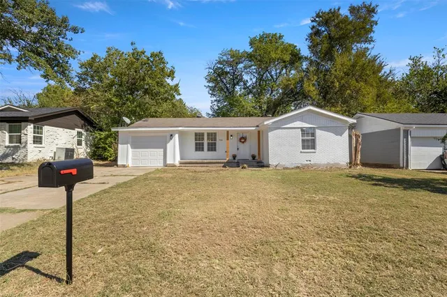 $259,900 | 916 Zelda Drive, Hurst, TX 76053