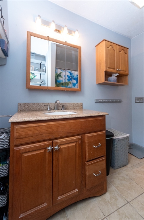 40 Nashua Street, Unit 5 Clinton, MA 01510 - Photo 21 of 33 a view of cabinets