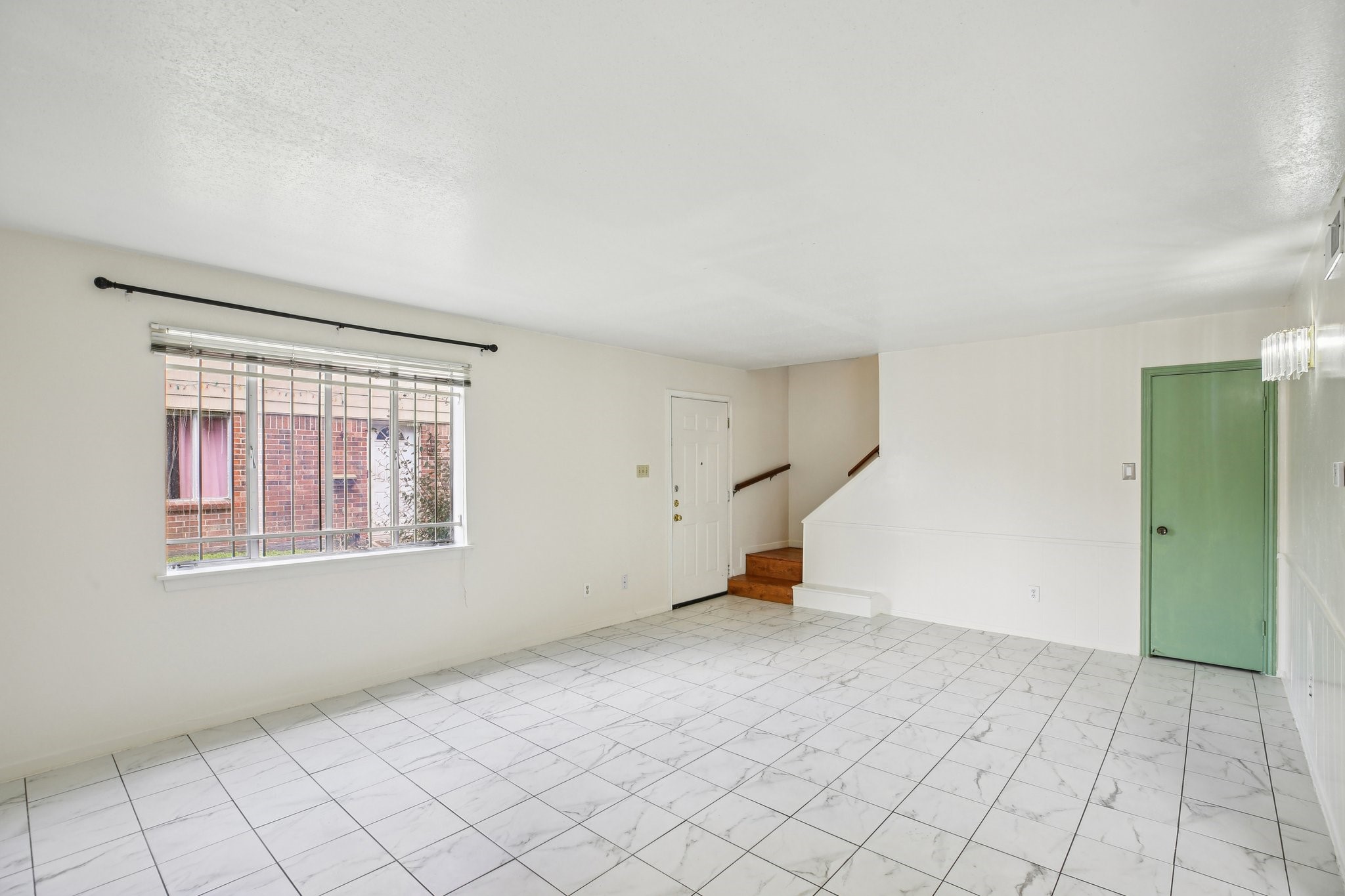 8379 La Roche Lane Houston, TX 77036 - Photo 6 of 28