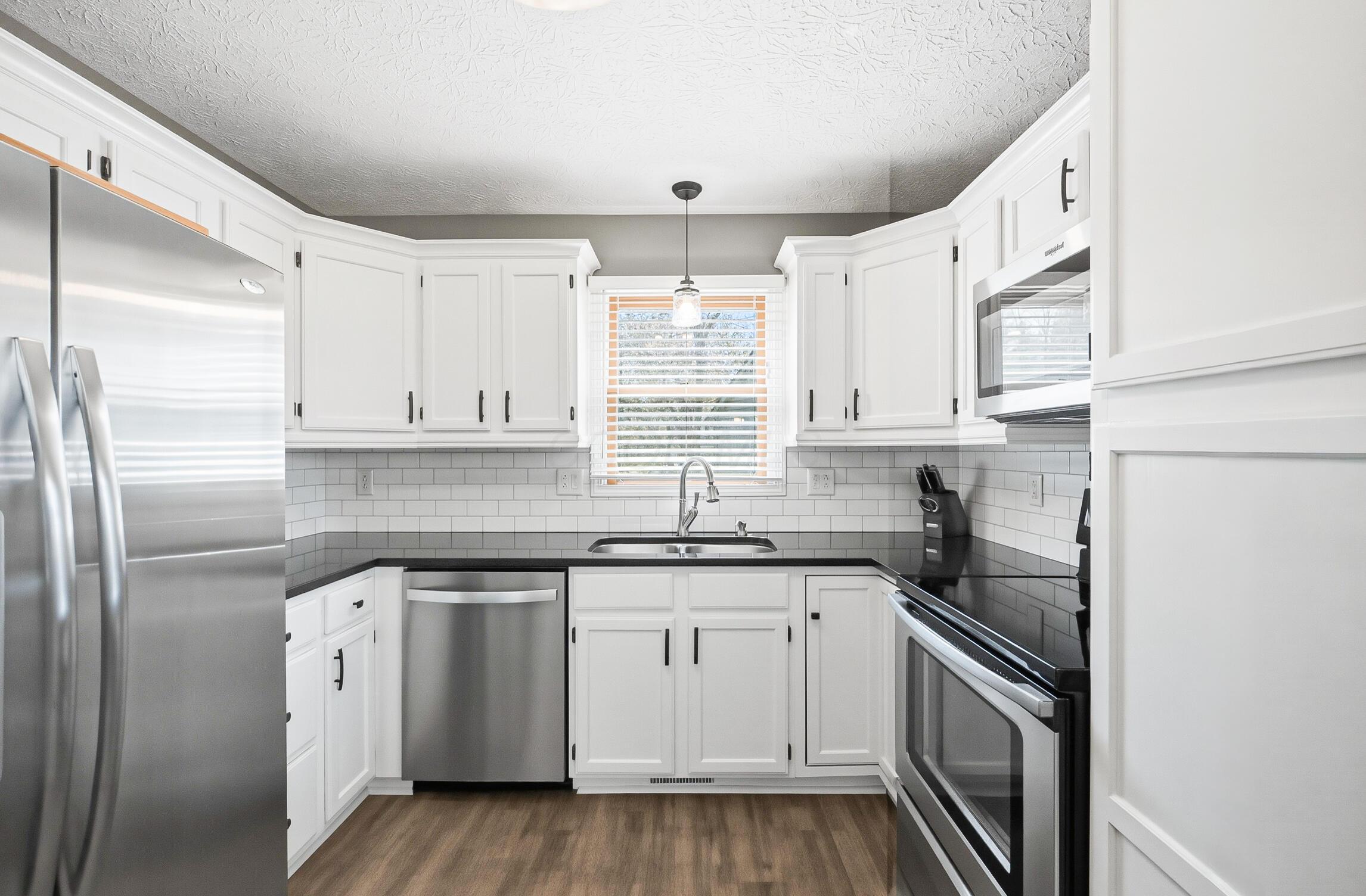 637 Ridenour Road Columbus, OH 43230 - Photo 16 of 61 Kitchen