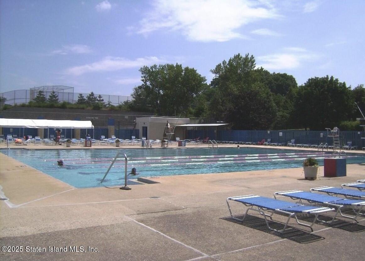 49 Devon Loop Staten Island, NY 10314 - Photo 13 of 19 IMG_2828