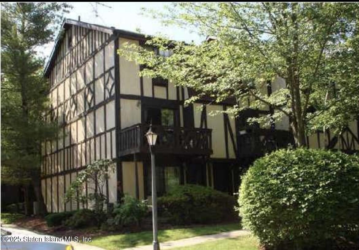 49 Devon Loop Staten Island, NY 10314 - Photo 2 of 19 IMG_2834