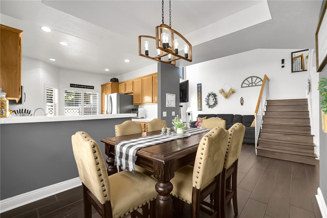 13086 Vía Salvia Riverside, CA 92503 - Photo 4 of 15 Dining Room and Kitchen