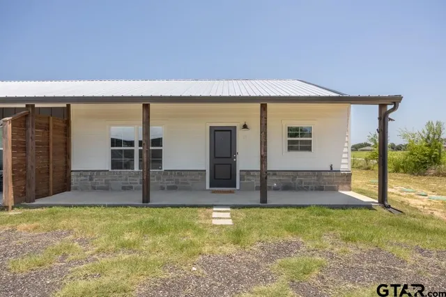 $1,470 | 16374 County Road 4100, Unit 1, Lindale, TX 75771