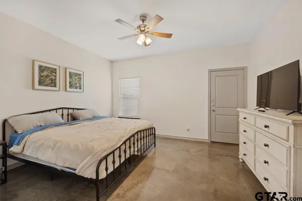 $1,470 | 16374 County Road 4100, Unit 1, Lindale, TX 75771