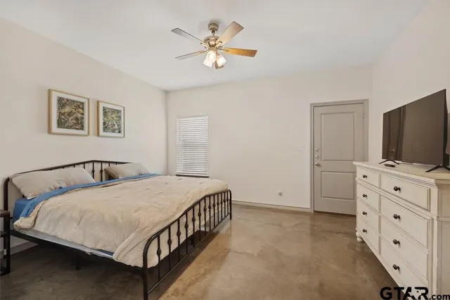 $1,470 | 16374 County Road 4100, Unit 1, Lindale, TX 75771