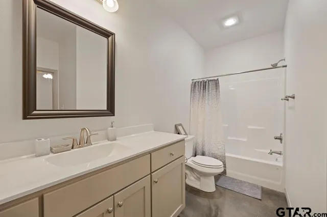 $1,470 | 16374 County Road 4100, Unit 1, Lindale, TX 75771