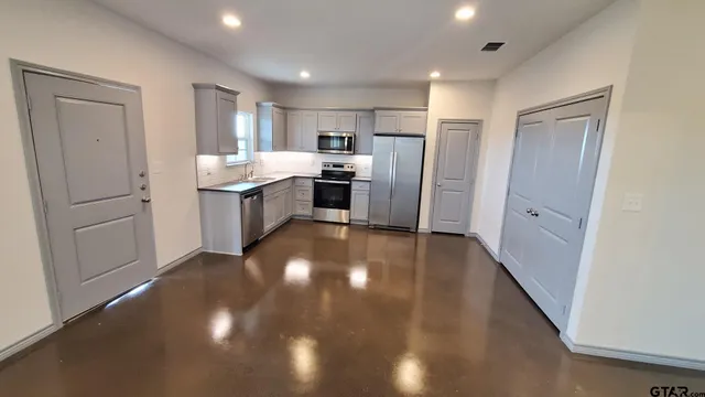 $1,470 | 16374 County Road 4100, Unit 1, Lindale, TX 75771