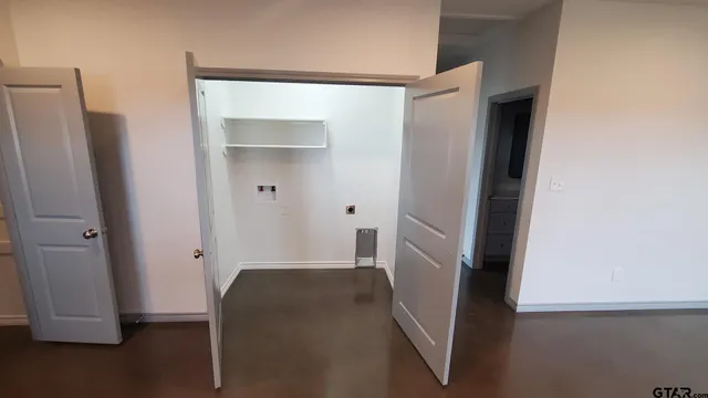 $1,470 | 16374 County Road 4100, Unit 1, Lindale, TX 75771