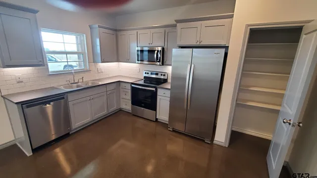 $1,470 | 16374 County Road 4100, Unit 1, Lindale, TX 75771