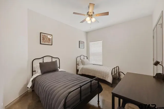 $1,470 | 16374 County Road 4100, Unit 1, Lindale, TX 75771