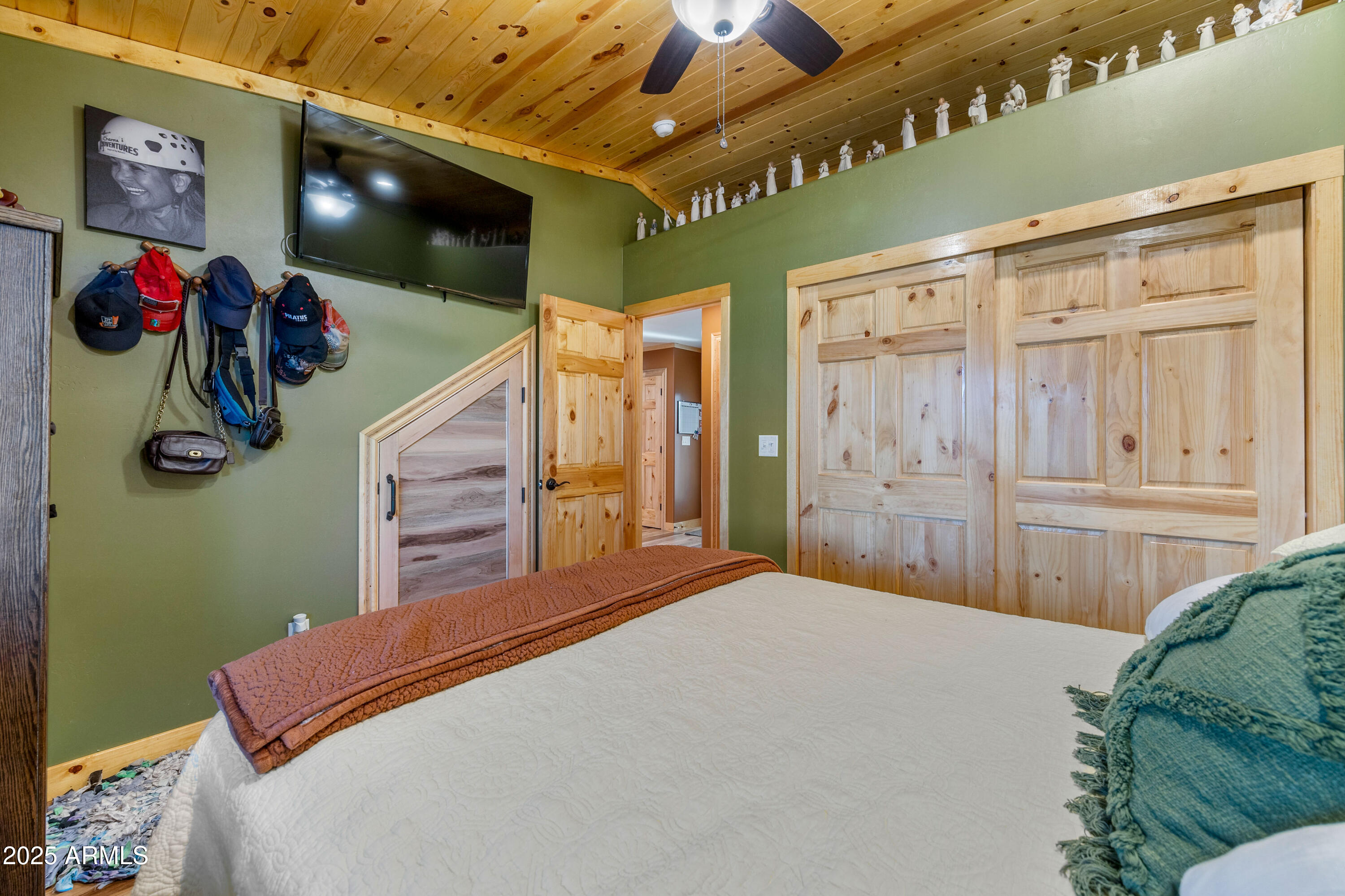3334 Sawmill Ridge Loop Heber, AZ 85928 - Photo 19 of 58 a bedroom with a bed and a chandelier