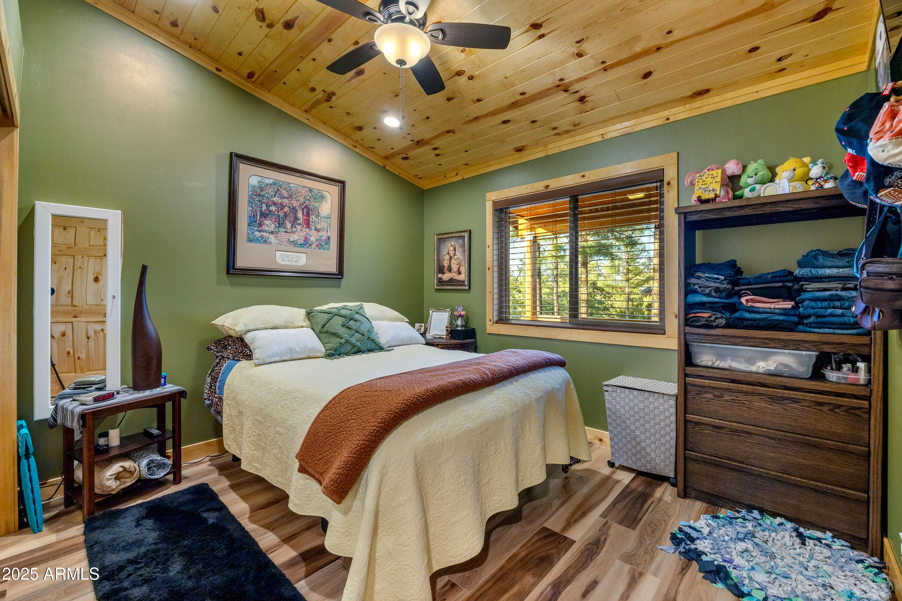 3334 Sawmill Ridge Loop Heber, AZ 85928 - Photo 20 of 58 a bed room with a bed and a tv