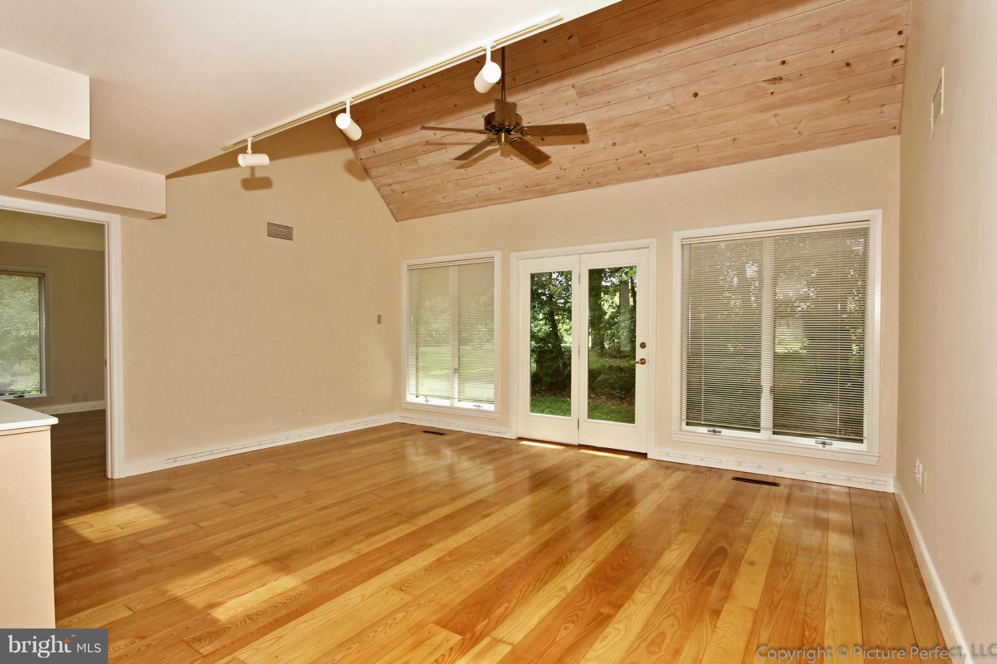 10512 Coppermine Road Woodsboro, MD 21798 - Photo 13 of 30 great room