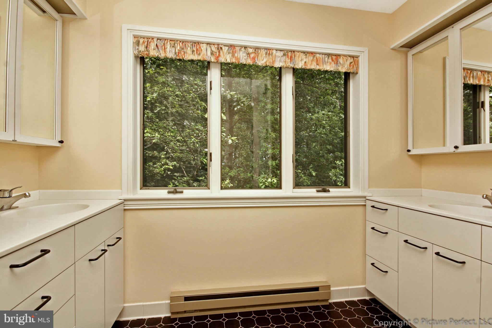 10512 Coppermine Road Woodsboro, MD 21798 - Photo 27 of 30 Bath (Master)
