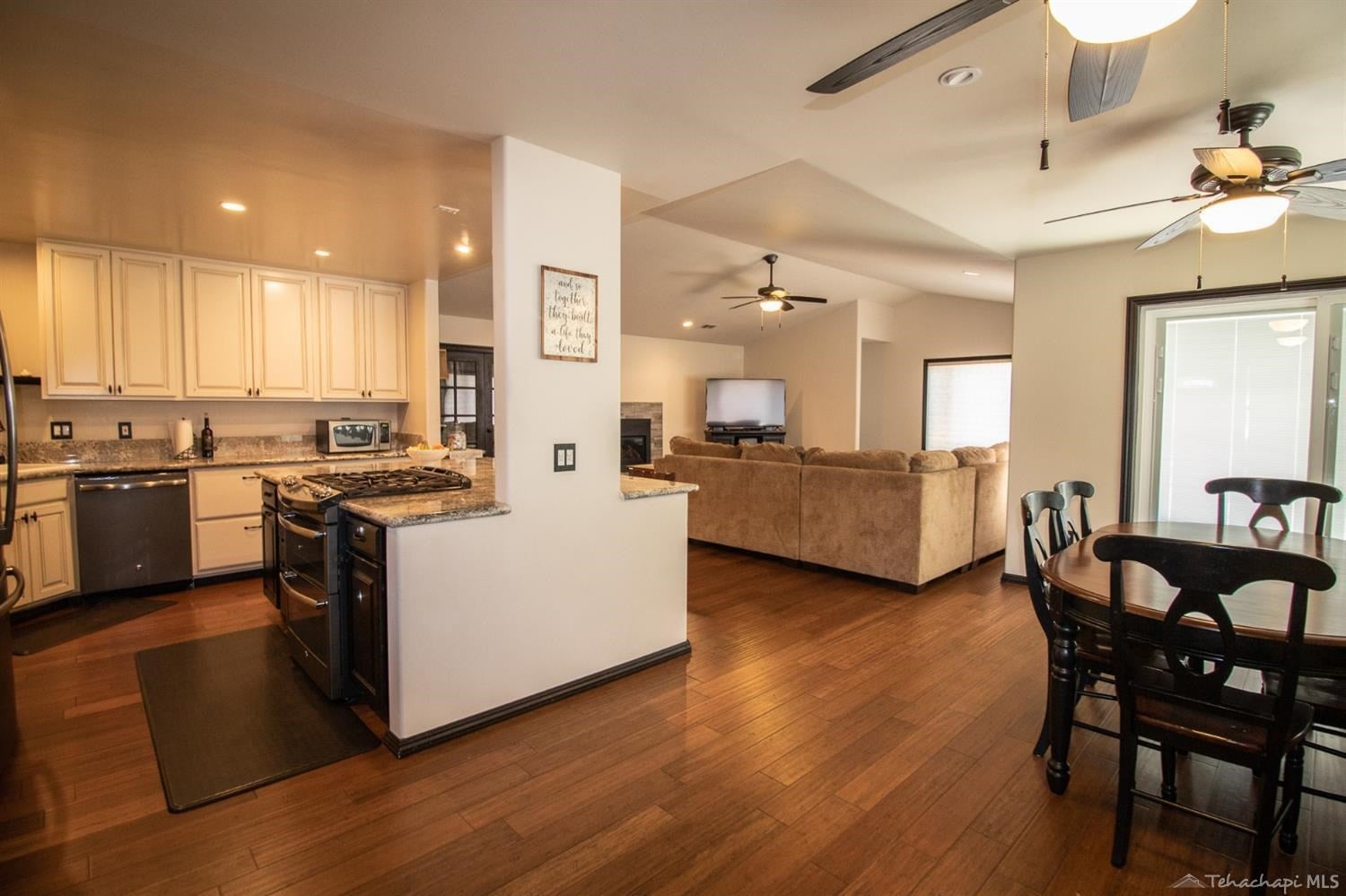30481 South Lower Valley Road Tehachapi, CA 93561 - Photo 3 of 33 Gallery Image 3