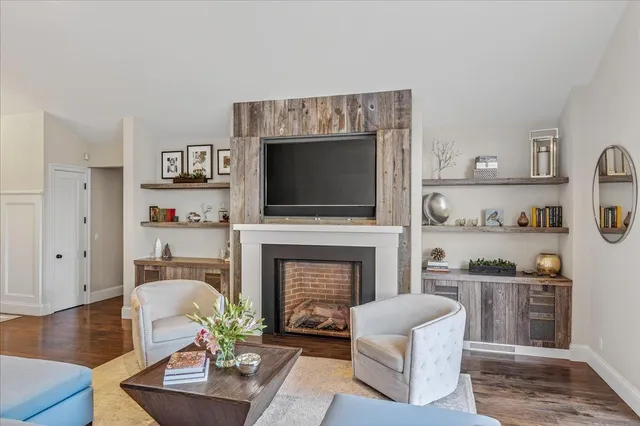 $6,998,000 | 110 Bear Gulch Drive, Portola Valley, CA 94028