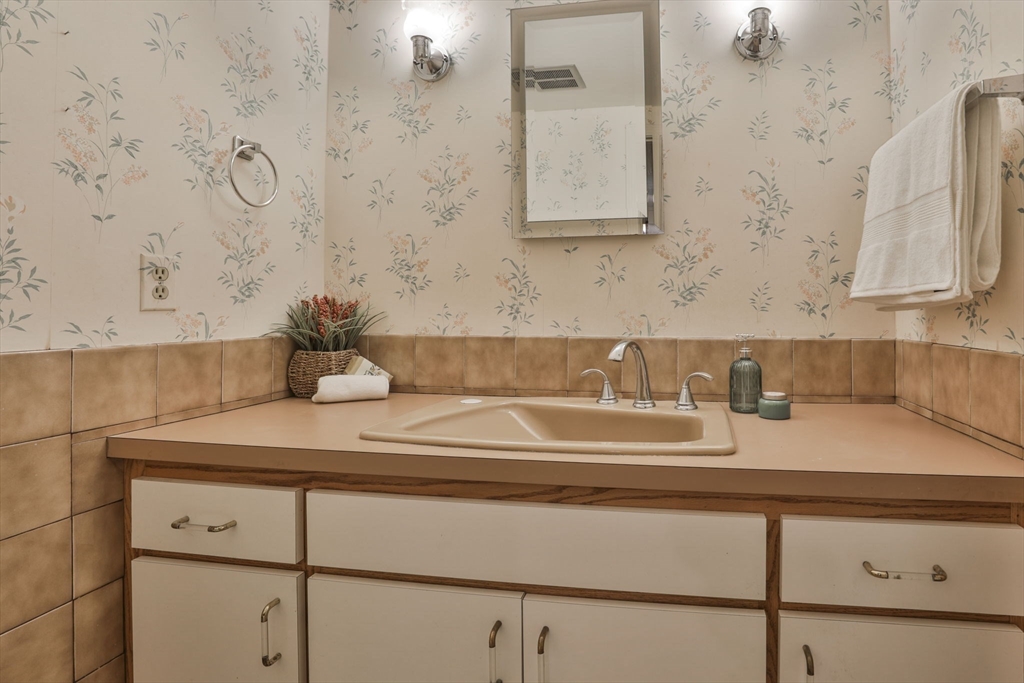 21 Westerly Street, Unit 3 Wellesley, MA 02482 - Photo 9 of 41