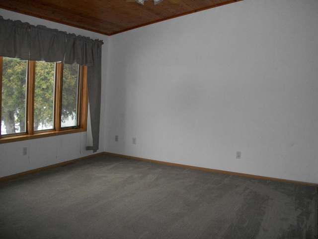 411 Evergreen Court Rhinelander, WI 54501 - Photo 5 of 13 Gallery Image 5