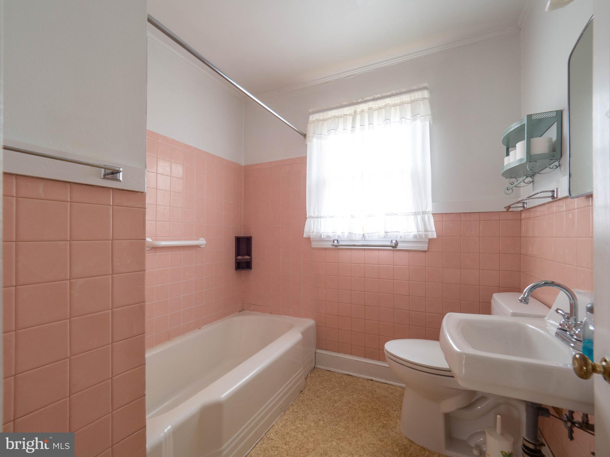 313 Madison Street Culpeper, VA 22701 - Photo 8 of 19 Bathroom 1
