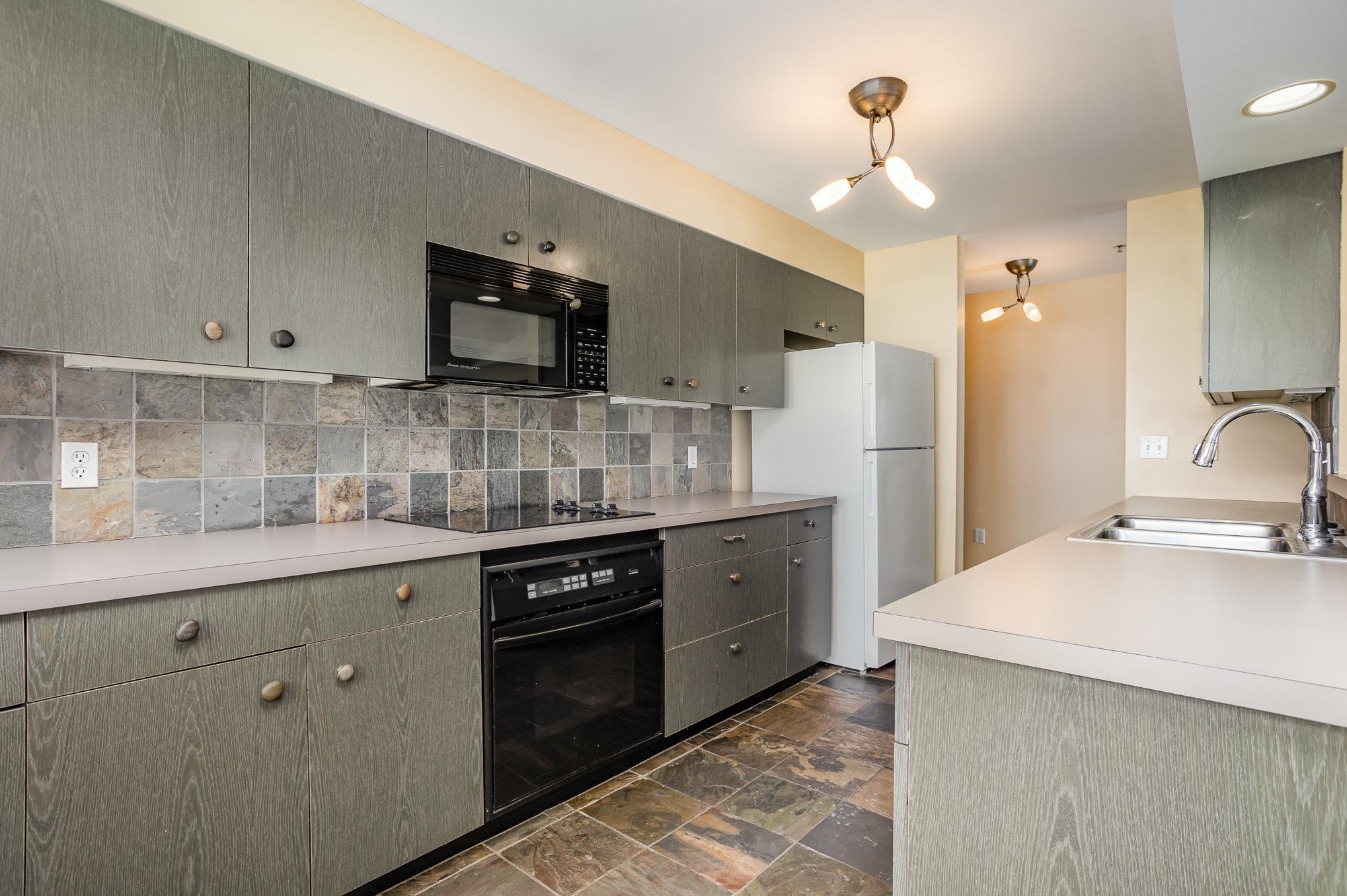 243 Jennison Place Bay City, MI 48708 - Photo 8 of 24 Gallery Image 8