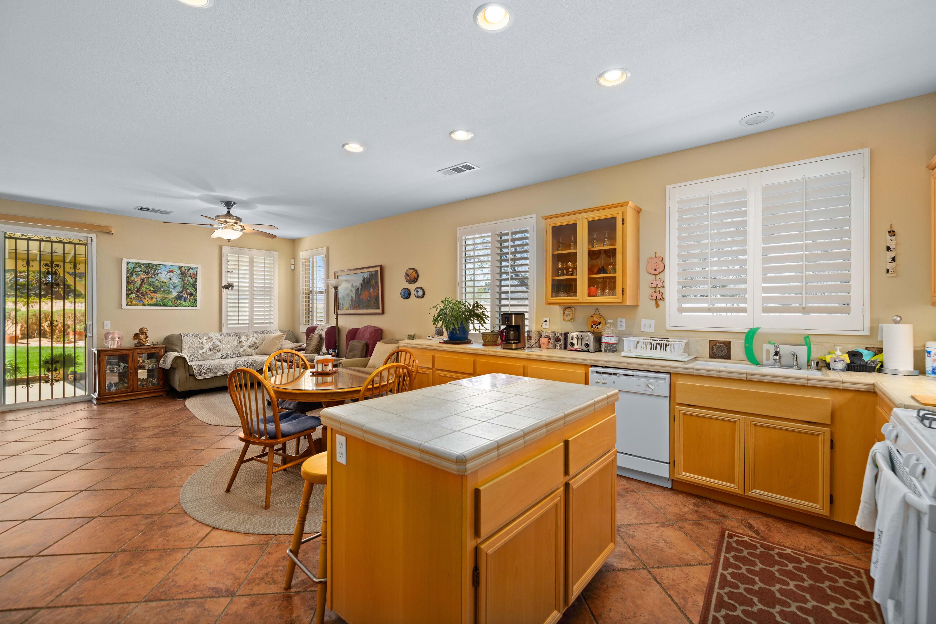 1010 East Ave K Lancaster, CA 93535 - Photo 6 of 20 1010 East Avenue K 11-11