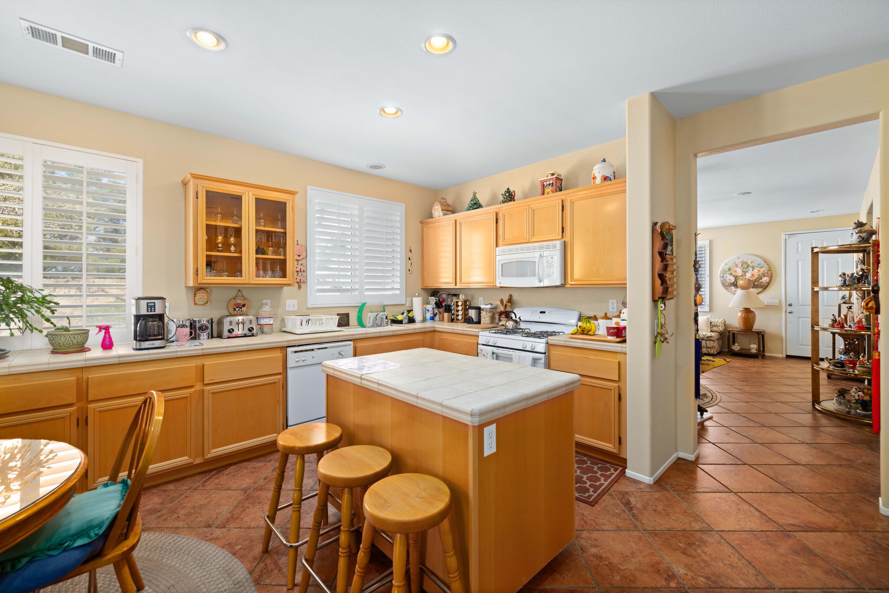 1010 East Ave K Lancaster, CA 93535 - Photo 7 of 20 1010 East Avenue K 11-9