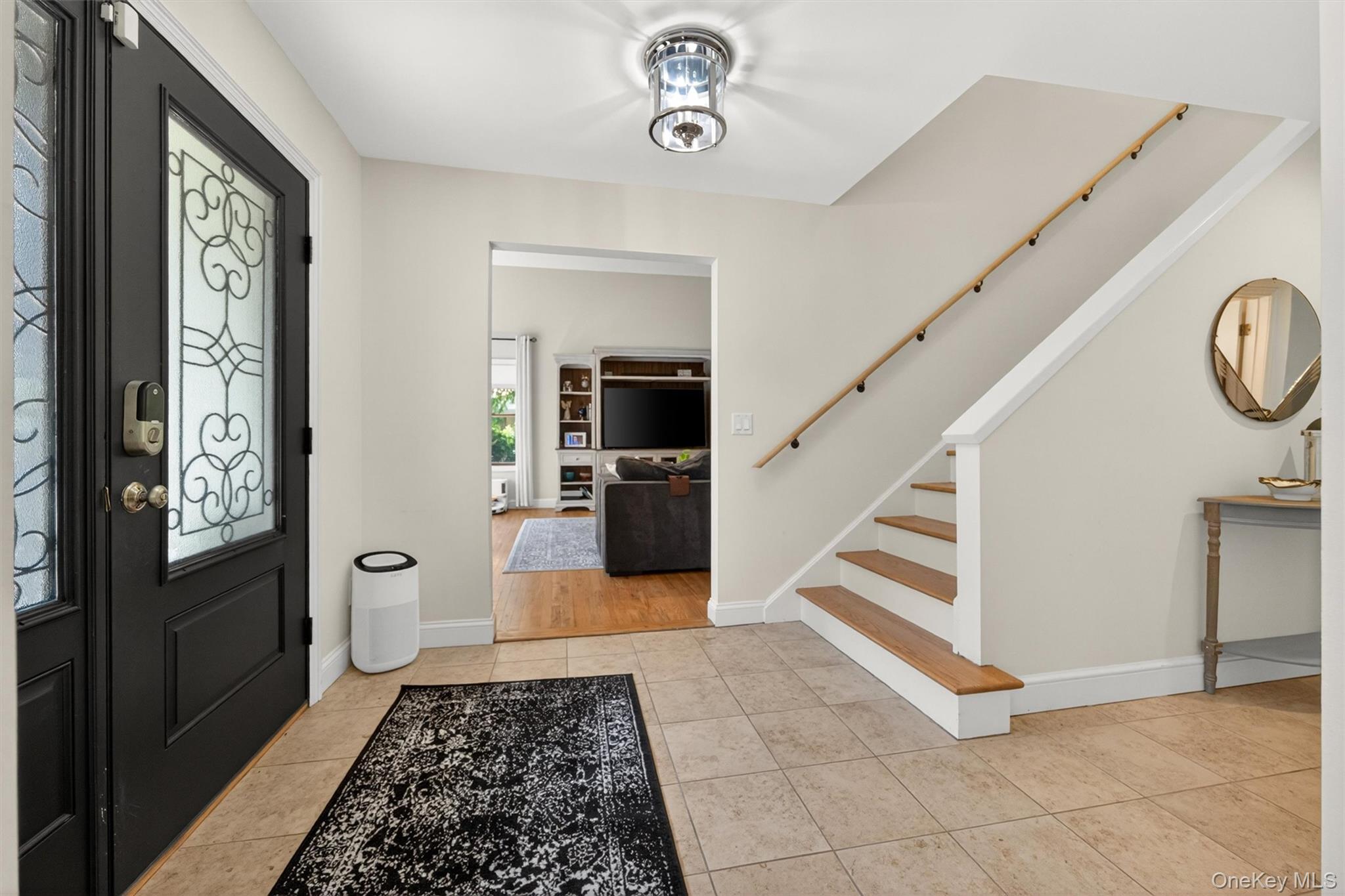 40 Nottingham Way Mahopac, NY 10541 - Photo 4 of 43 Center hall showing Living Room