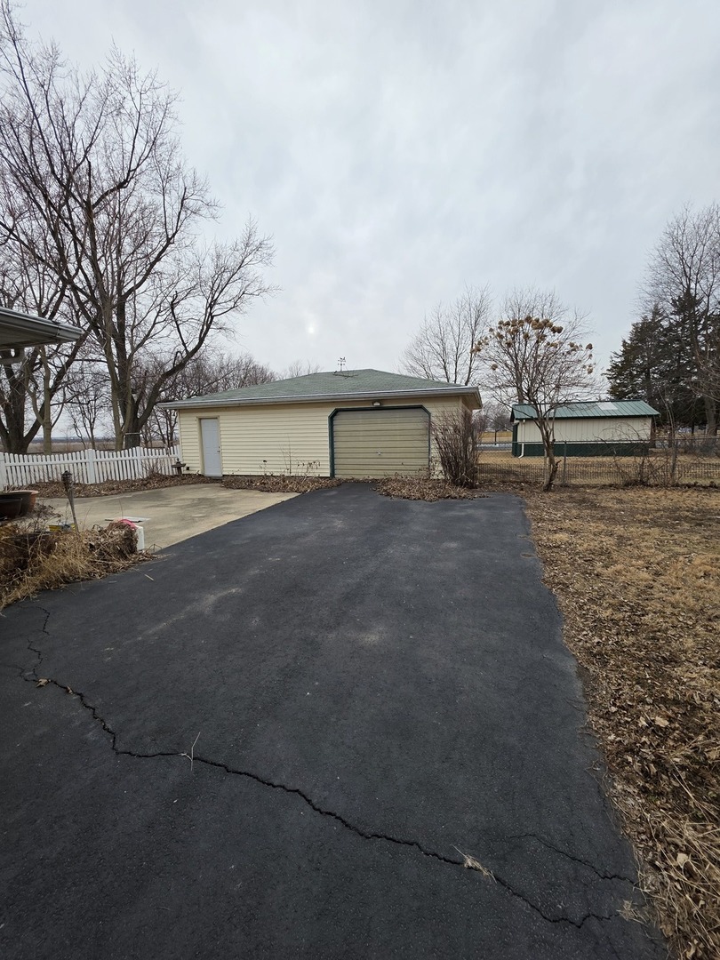 503 North Walnut Street Delavan, IL 61734 - Photo 8 of 32