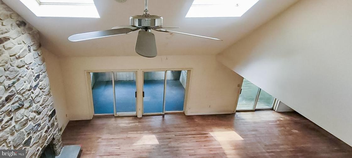 533 Pugh Road Wayne, PA 19087 - Photo 18 of 27 en view interior of a house