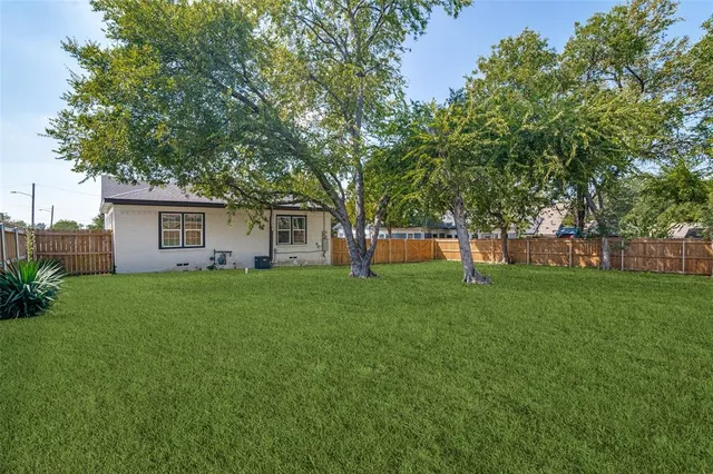 $2,695 | 718 Grandview Avenue, Dallas, TX 75223