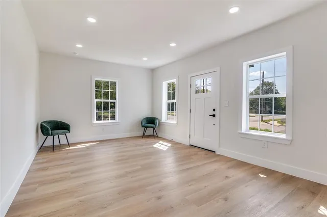 $2,695 | 718 Grandview Avenue, Dallas, TX 75223