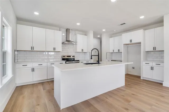 $2,695 | 718 Grandview Avenue, Dallas, TX 75223