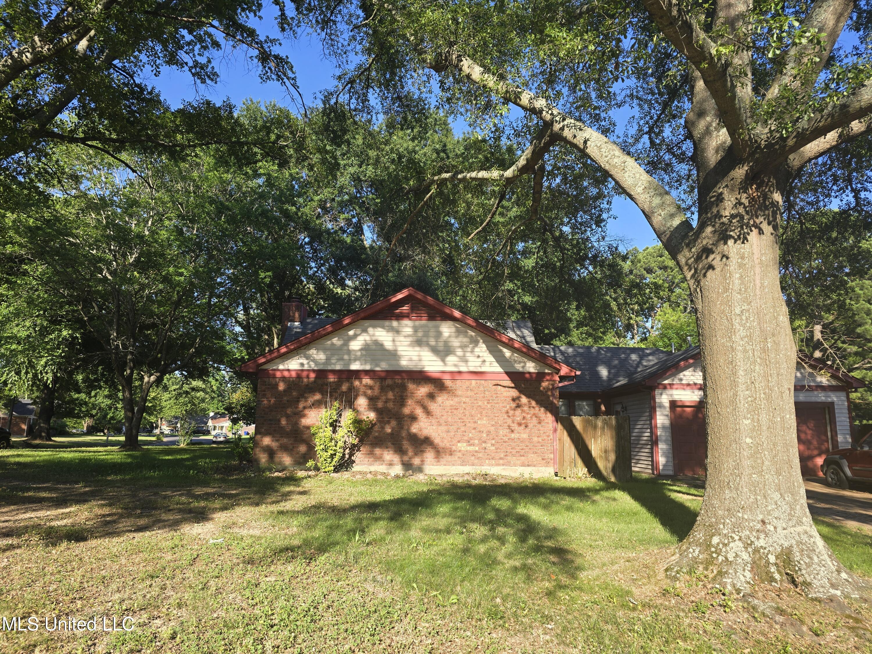 6861 River Birch Road Walls, MS 38680 - Photo 3 of 28 SIDE