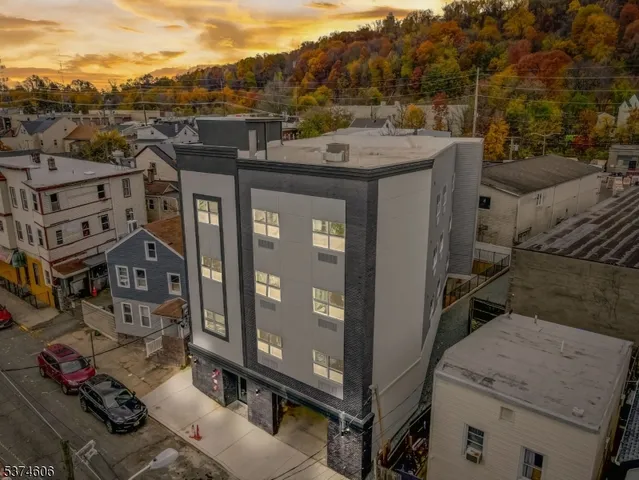 $2,400 | 48 Chadwick Street, Unit 303, Paterson, NJ 07503