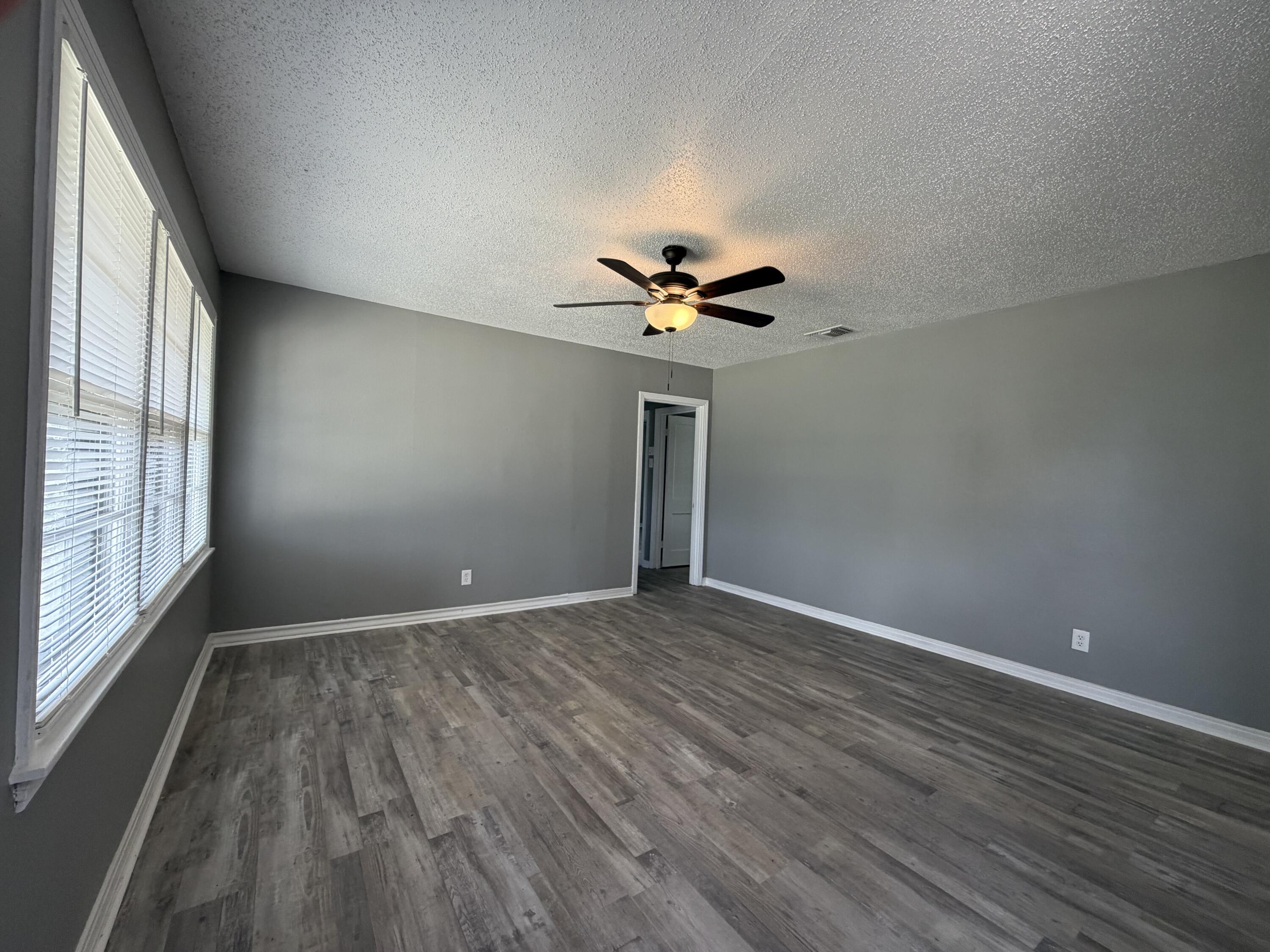 3511 33rd Street Lubbock, TX 79410 - Photo 5 of 14 IMG_4892