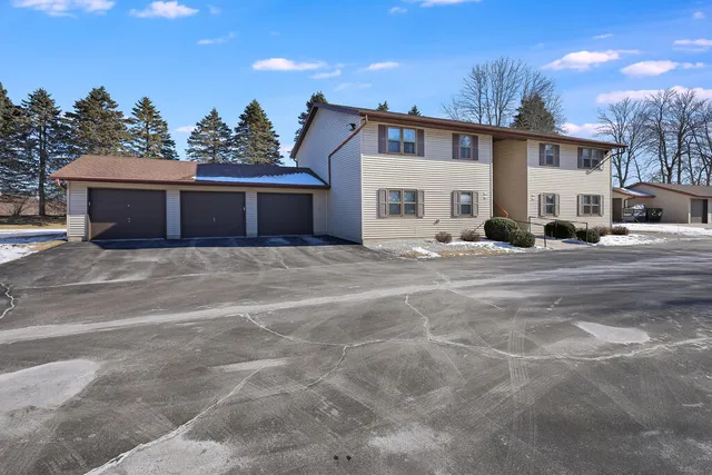 $95,000 | 910 East Cedar Avenue, Unit 604, Manitowoc, WI 54220