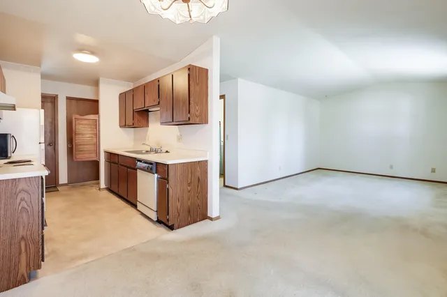 $95,000 | 910 East Cedar Avenue, Unit 604, Manitowoc, WI 54220