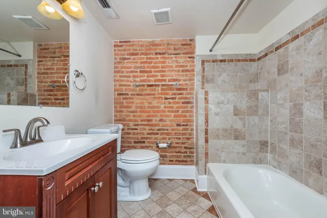 $2,900 | 2227 Bank Street, Baltimore, MD 21231