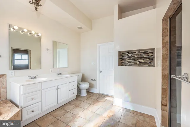 $2,900 | 2227 Bank Street, Baltimore, MD 21231